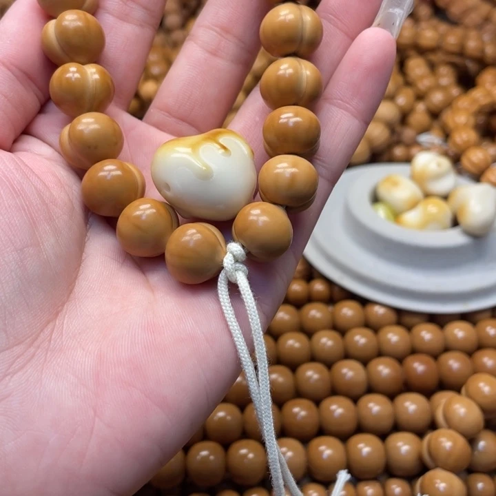 然***妹手串猴头核桃微瑕柯基屁桃加爱心