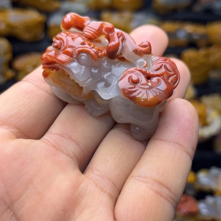 石英质玉（黄龙玉）未镶嵌颈饰