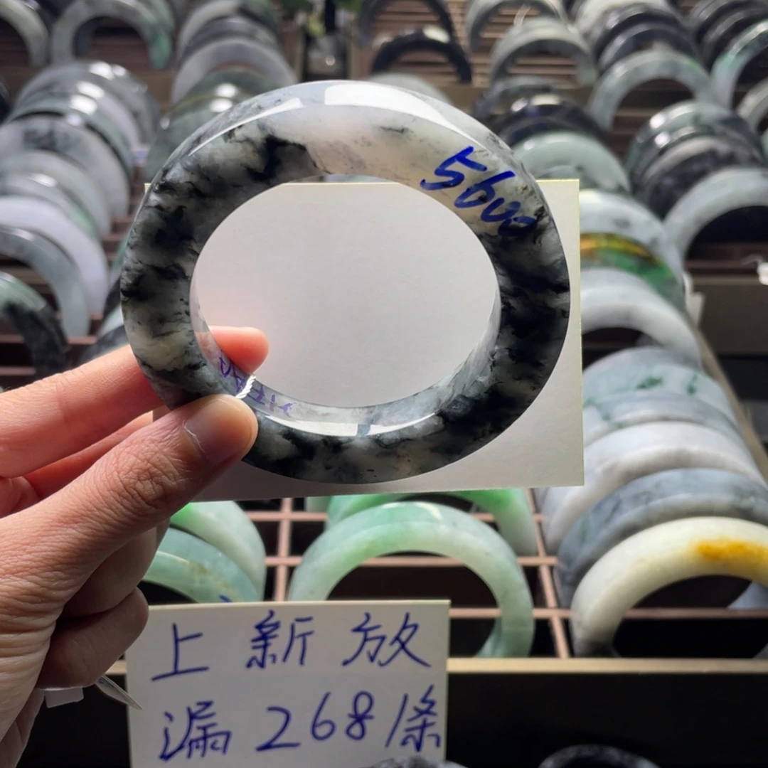 未镶嵌翡翠手镯定制翡翠