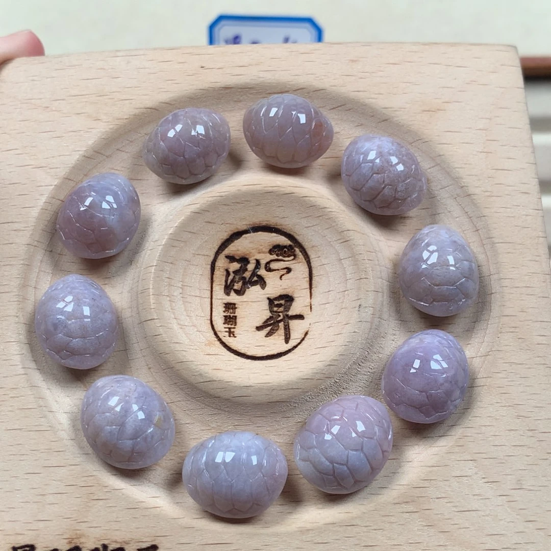未镶嵌紫粉龟背富甲200/组。02硅化珊瑚（珊瑚玉）
