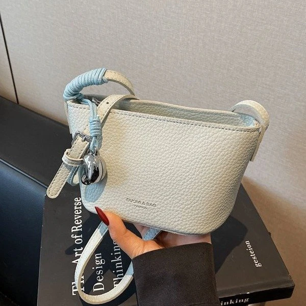 轻奢夏季小众轻奢精致拉链水桶小包包女2025新款高级感斜挎手机包