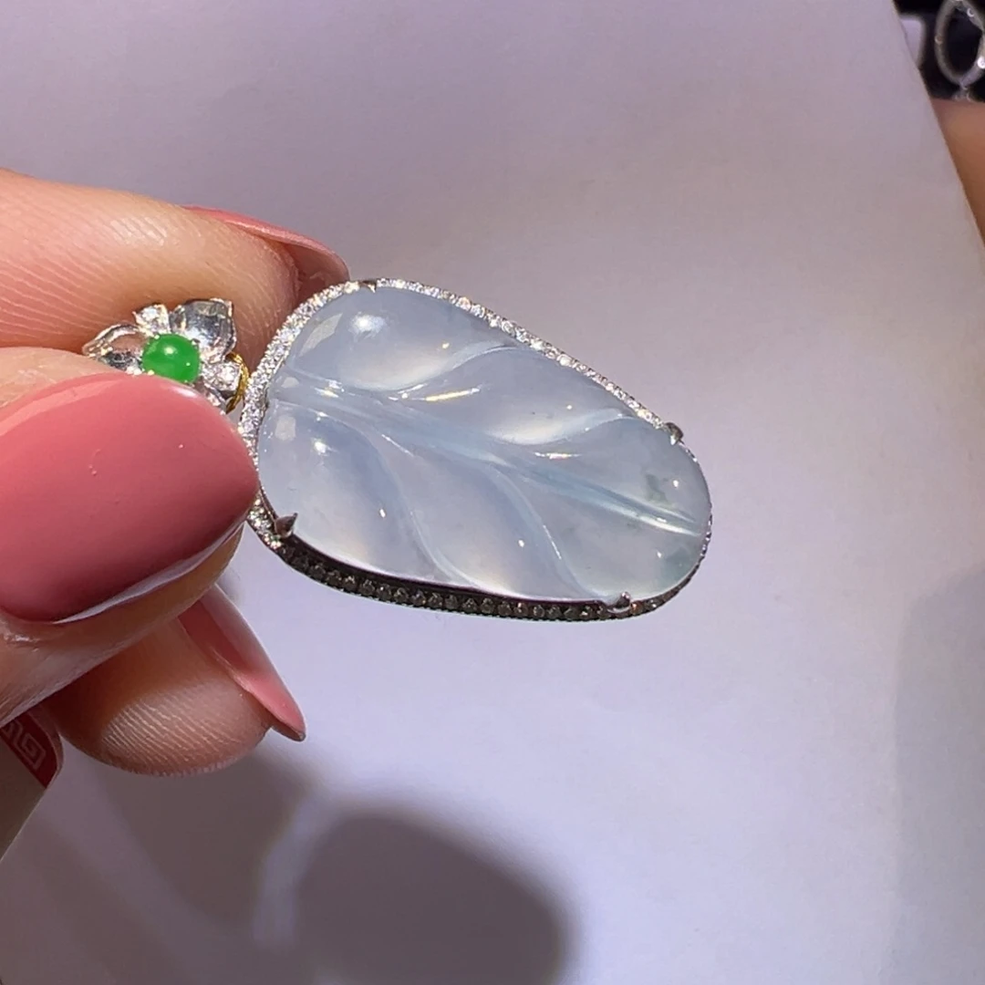 翡翠颈饰18K金镶嵌吊坠