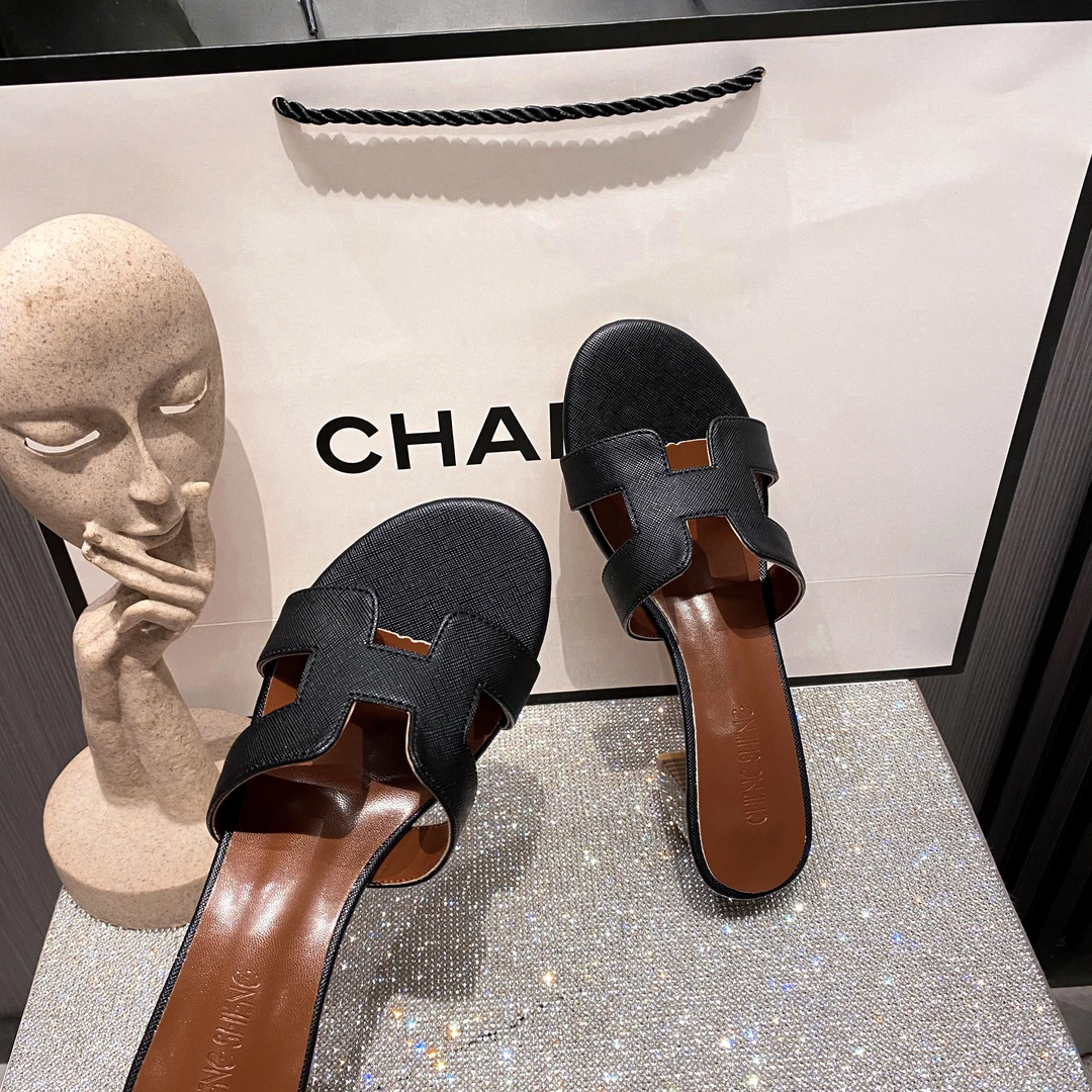 夏季时尚百搭拖鞋2025年新款女外穿粗跟一字拖室外高跟凉拖