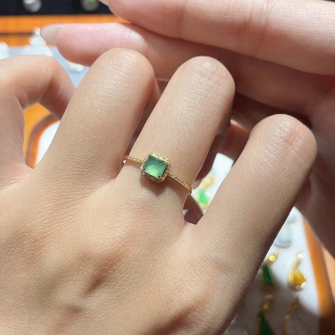 翡翠18K金镶嵌戒指翡翠