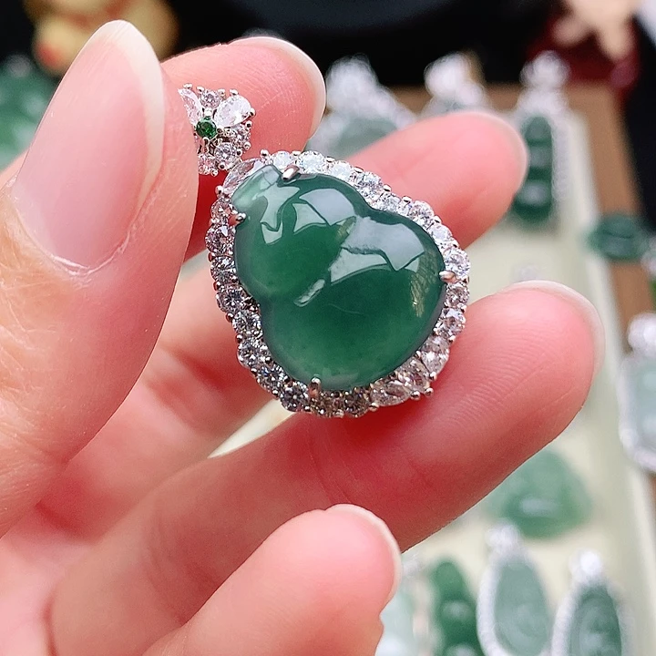 颈饰未镶嵌翡翠吊坠