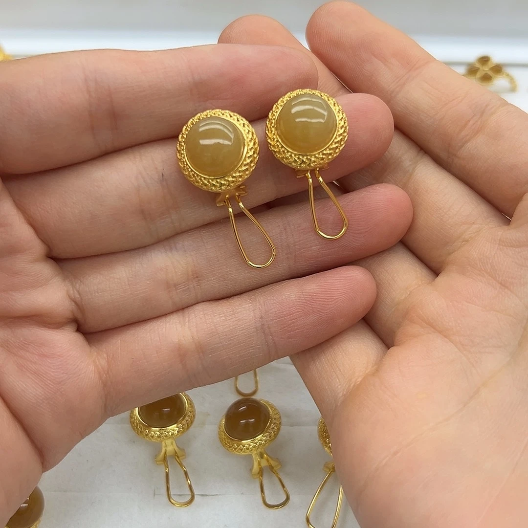 和田玉银S925镶嵌耳饰从*慢