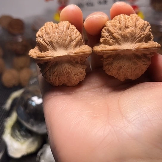 血麒麟红皮小众核桃核桃