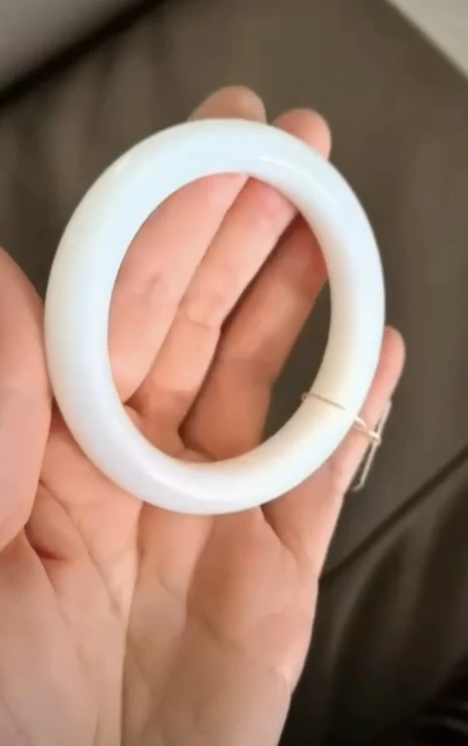 和田玉白玉手镯白色时尚女士