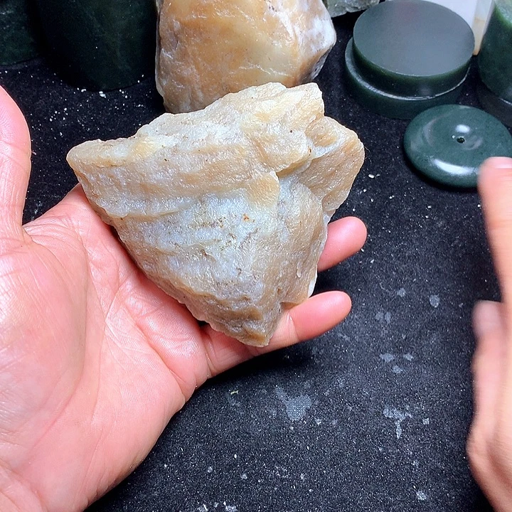 和田玉（糖玉）未镶嵌珠宝奇石