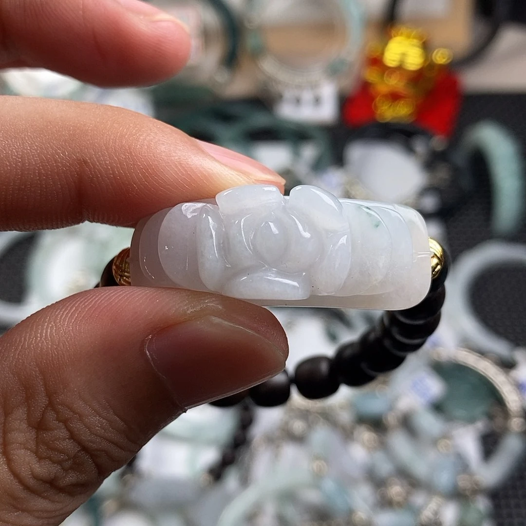 翡翠未镶嵌吊坠(赠链)