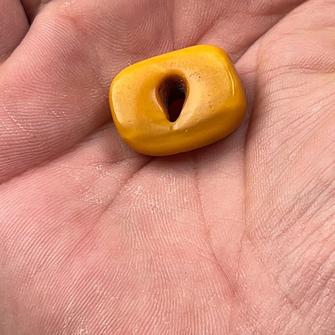 晚***堂蜜蜡未镶嵌颈饰老蜜蜡