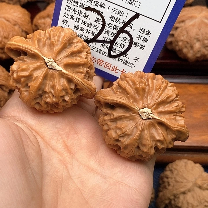 桃核吊坠宫灯狮子头46