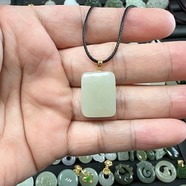 和田玉吊坠(不含链)18K金镶嵌