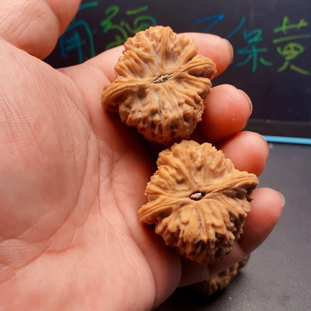 文玩核桃吊坠南疆