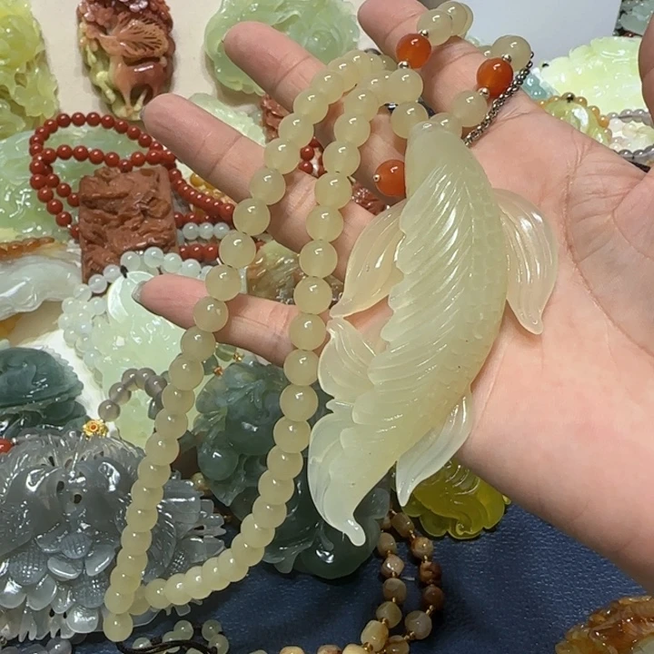 未镶嵌蛇纹石玉吊坠