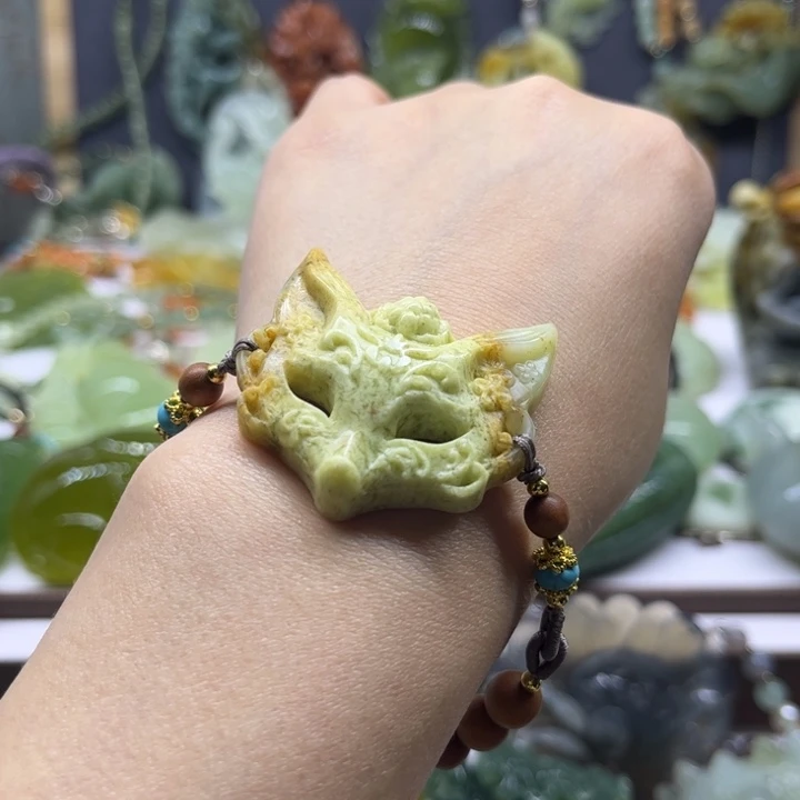 蛇纹石玉未镶嵌颈饰