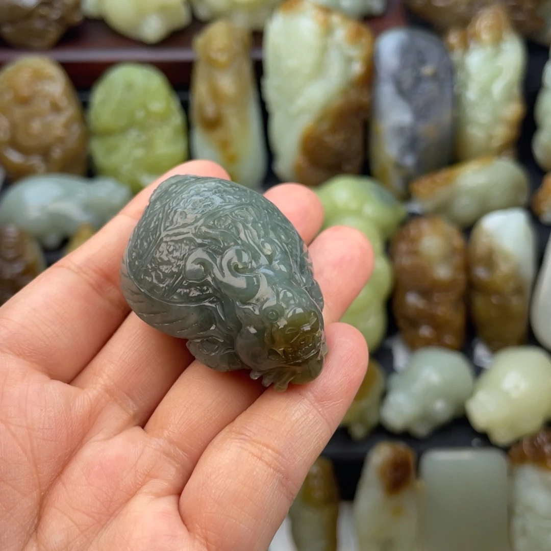 薄***秋和田玉未镶嵌颈饰