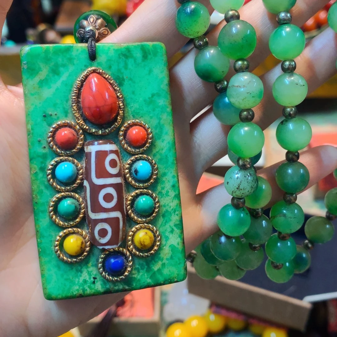 翡翠颈饰未镶嵌噢噢哦噢哦噢哦噢