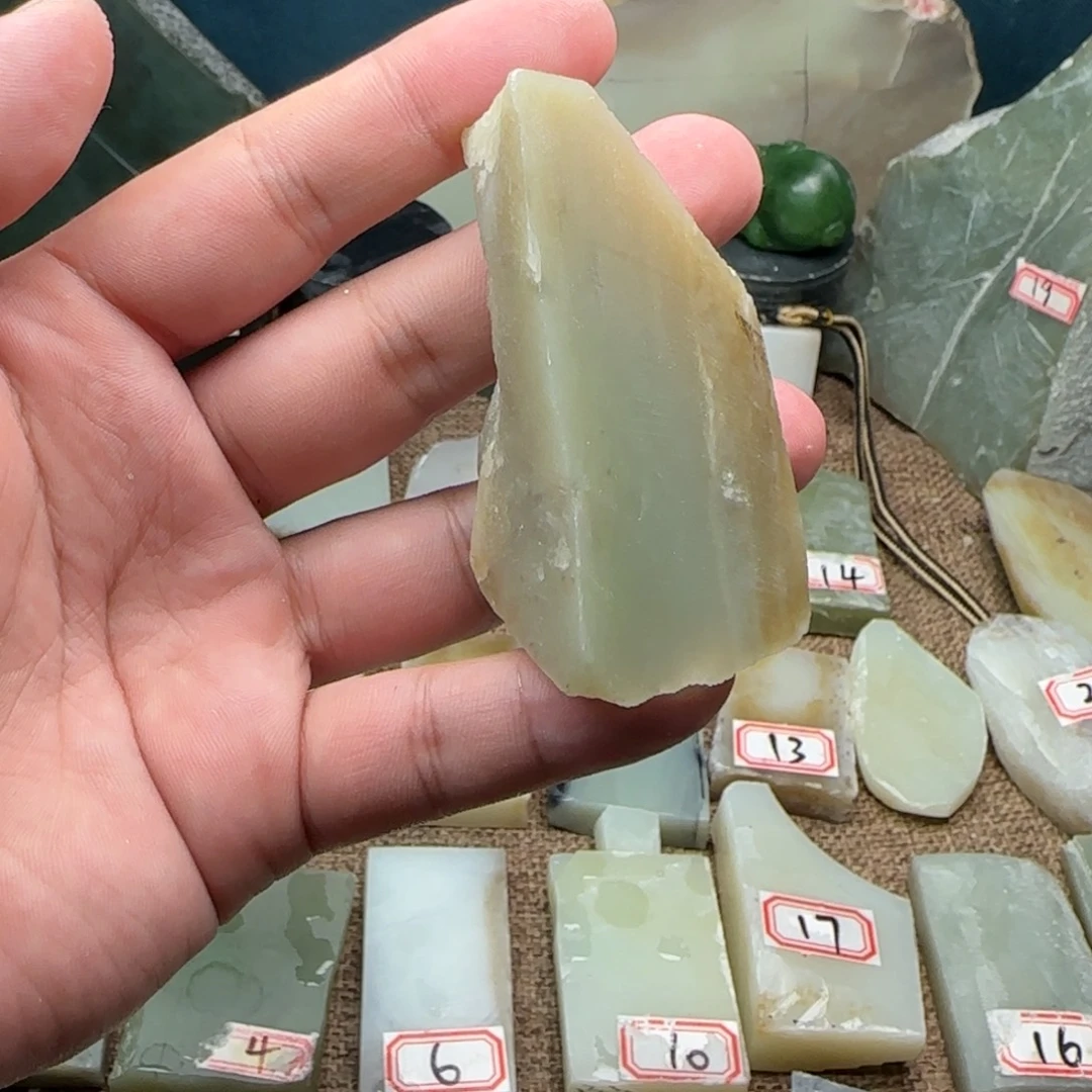 和田玉（糖玉）未镶嵌珠宝奇石