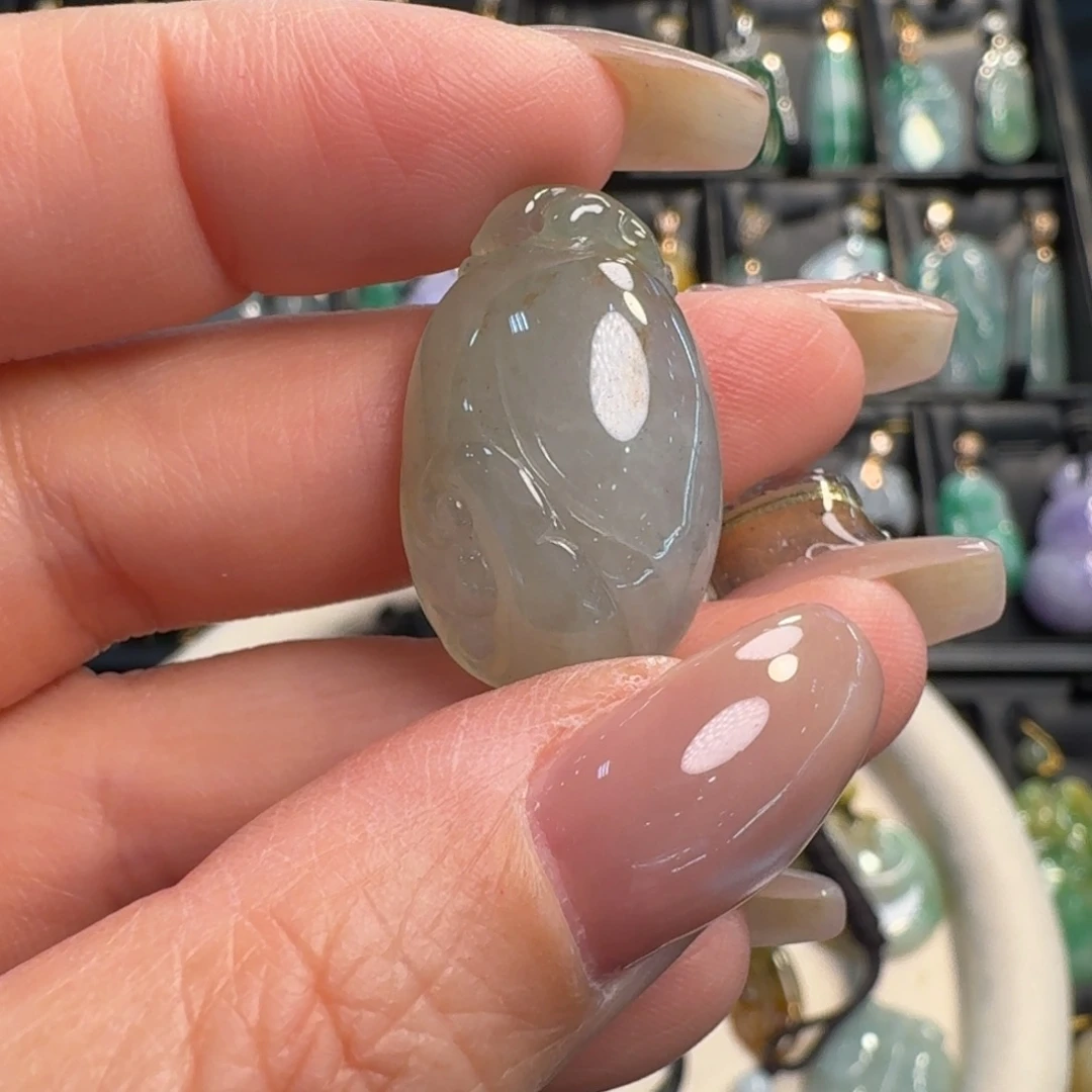 翡翠未镶嵌颈饰福瓜