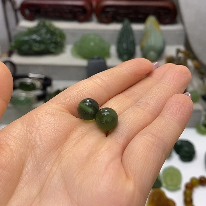 透闪石-蛇纹石玉未镶嵌挂件谢*孔