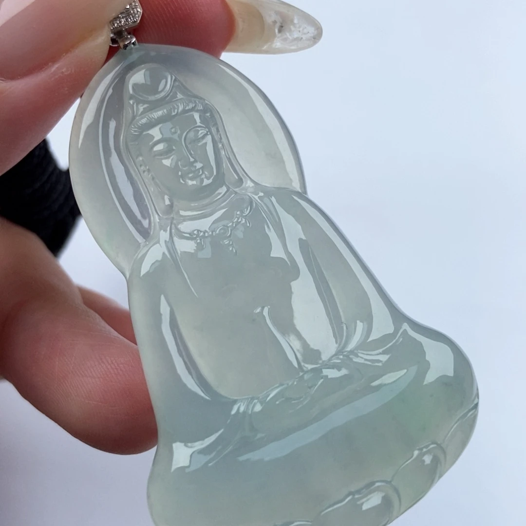 颈饰未镶嵌翡翠素衣观音