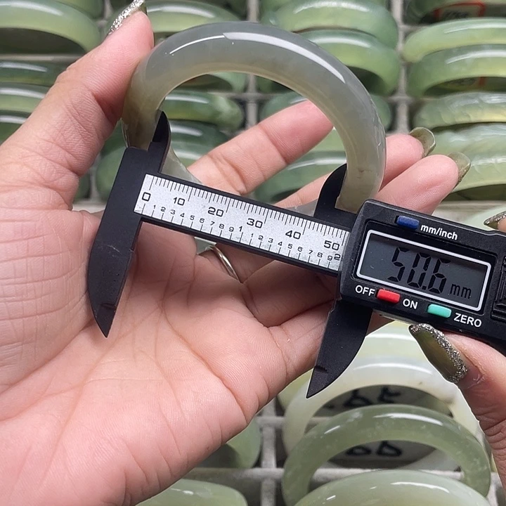 蛇纹石玉未镶嵌手镯272