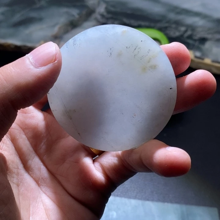 爱***兰颈饰未镶嵌翡翠料子