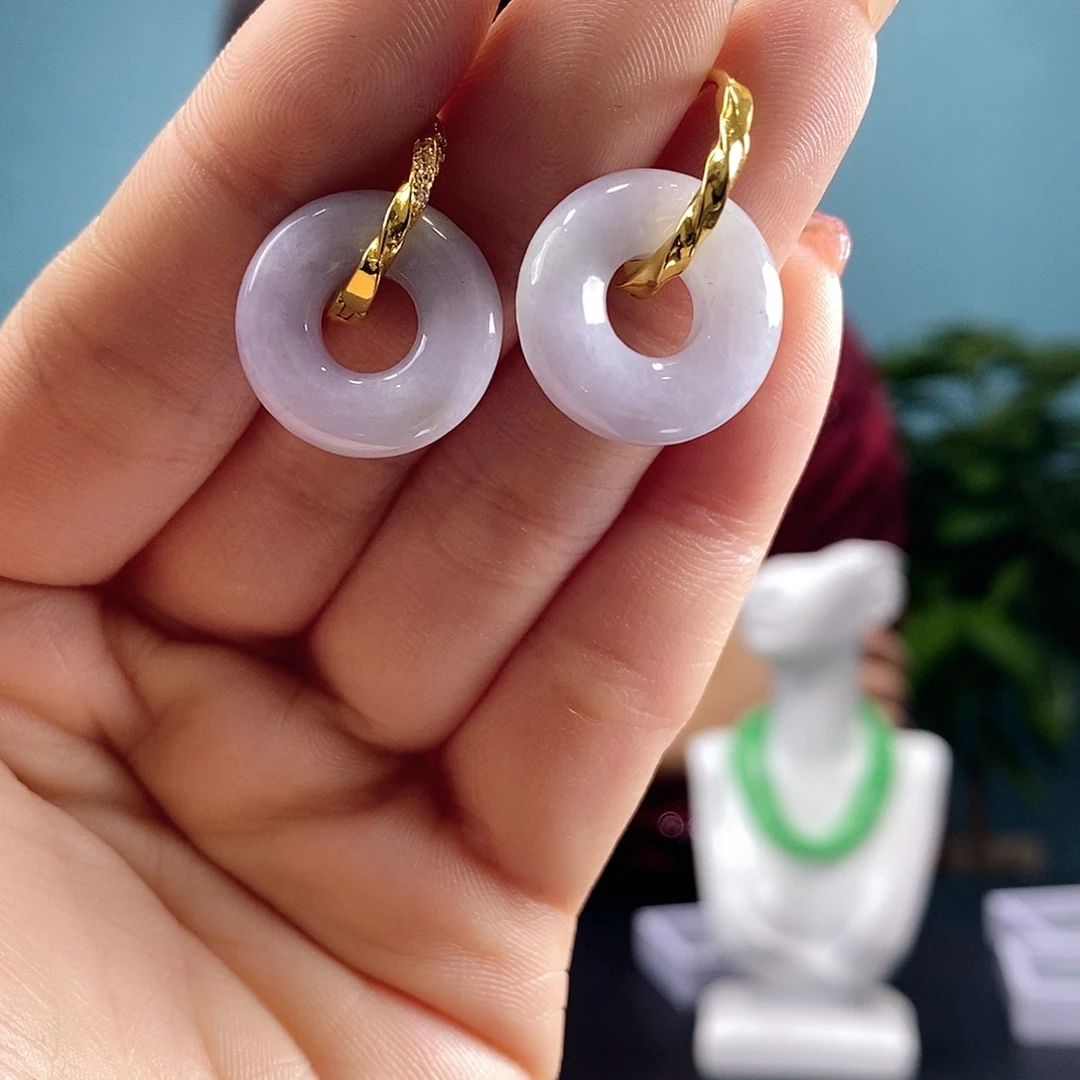 翡翠耳饰未镶嵌翡翠