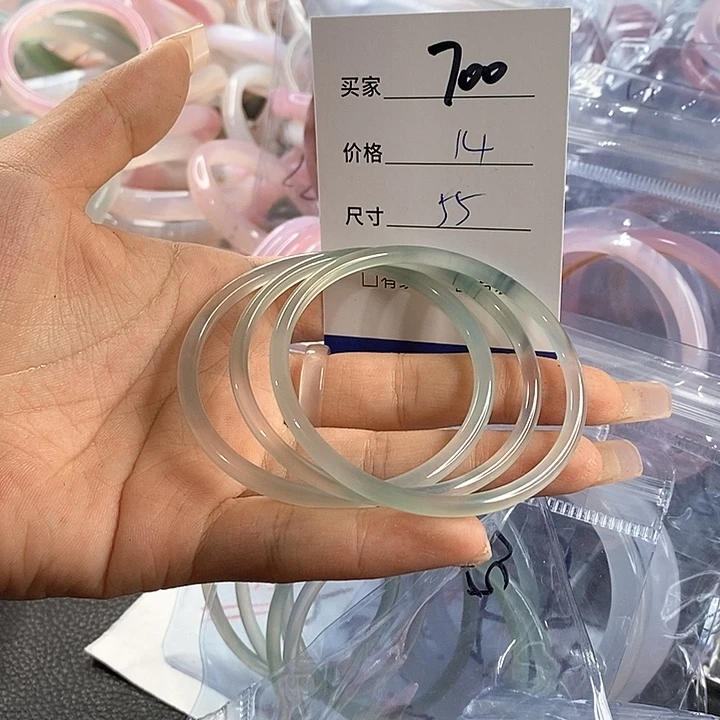 玛瑙/玉髓未镶嵌手镯700