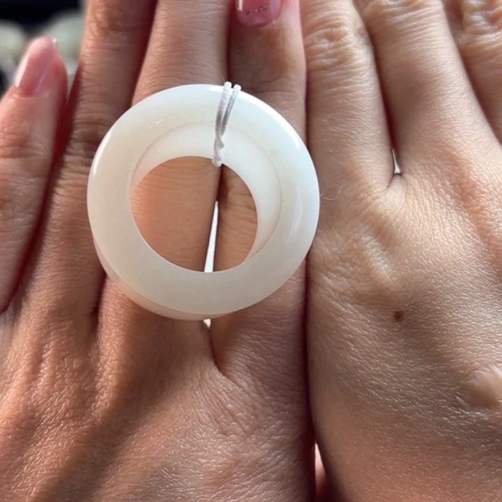 和田玉挂件未镶嵌清**月