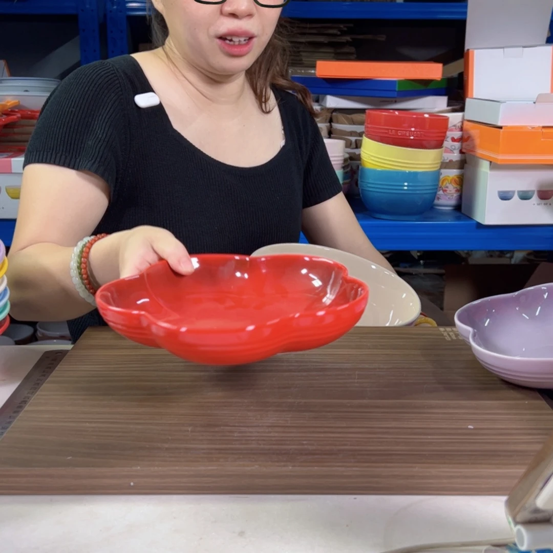 陶瓷红色花朵深盘