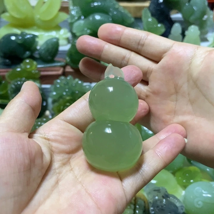 【闪购商品】蛇纹石玉未镶嵌把件飞