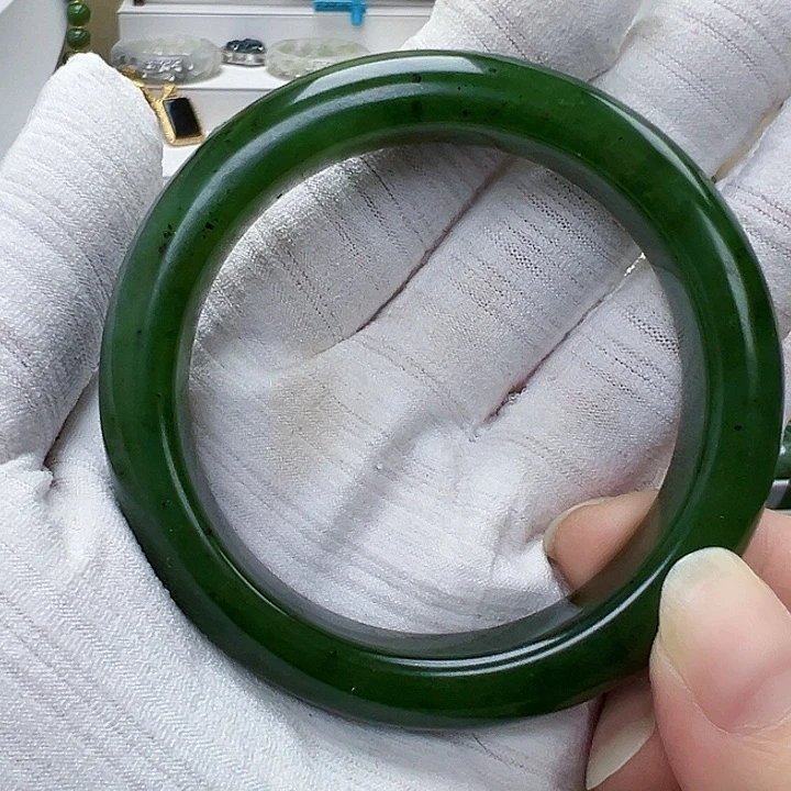 和田玉未镶嵌手镯