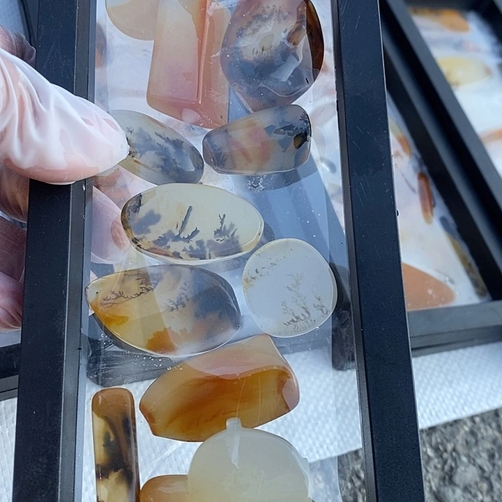 石英质玉（黄龙玉）未镶嵌颈饰