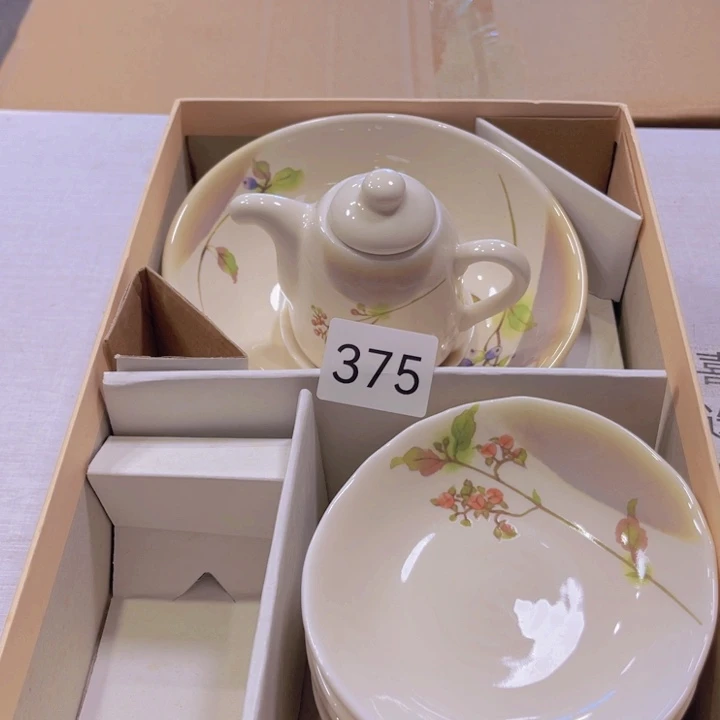 盖碗瓷器制作工艺精湛