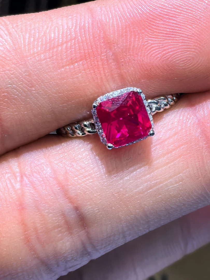 s925银镶嵌缅甸抹谷鸽血红宝石戒指