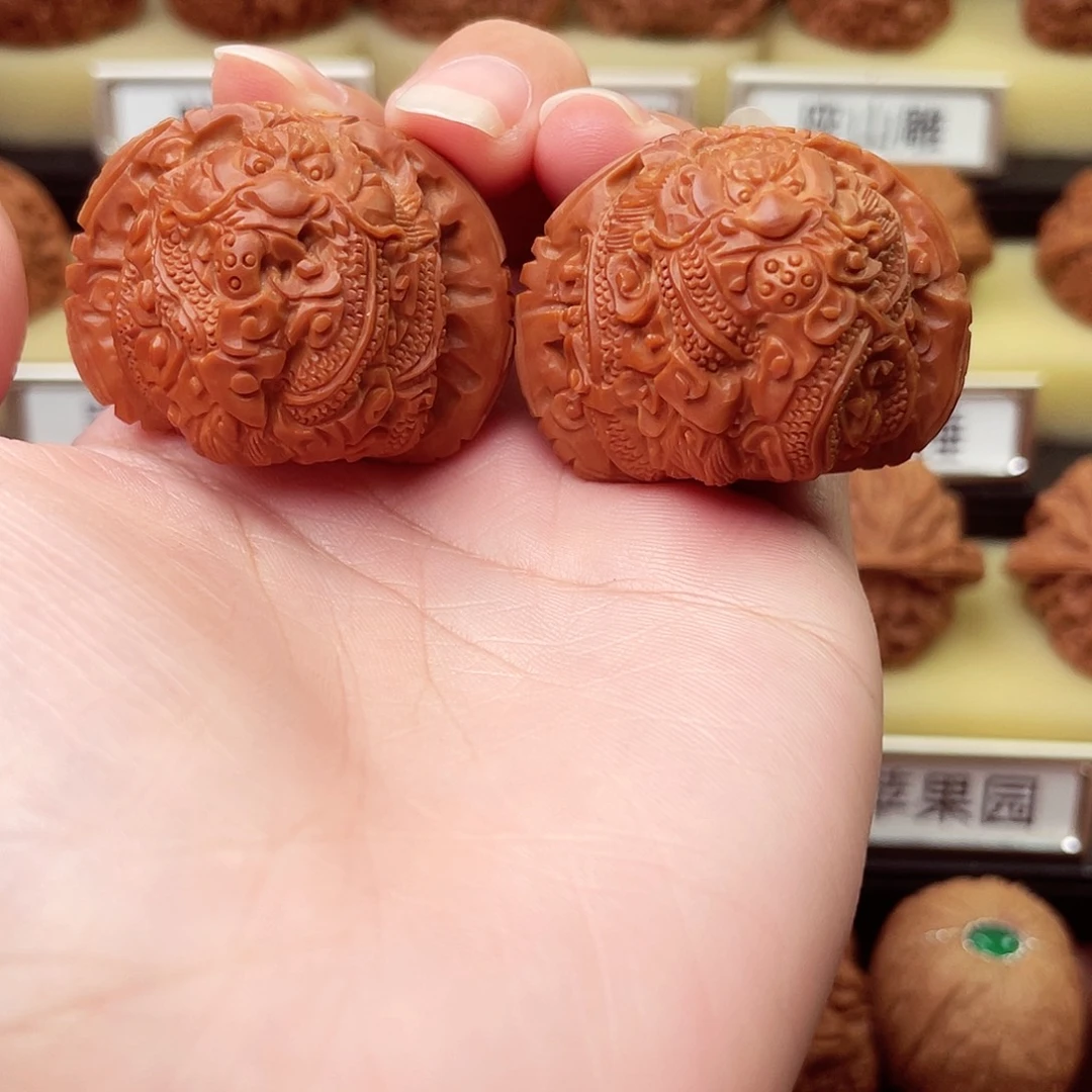 文玩核桃吊坠二龙戏珠40尺327