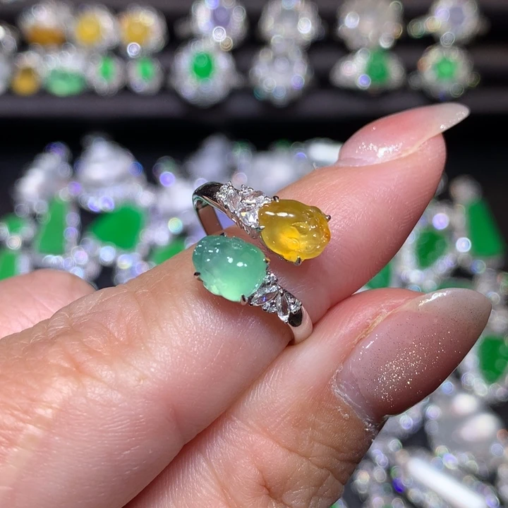 翡翠18K金镶嵌戒指木那貔貅