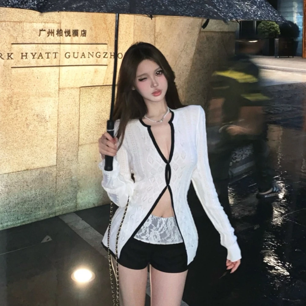 时尚独特设计感小众镂空长袖针织衫纯欲风修身辣妹扭结针织上衣