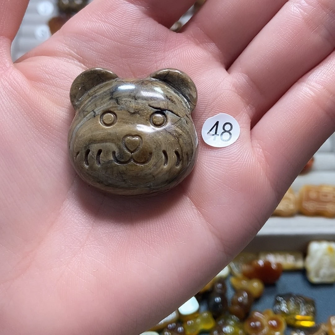 琥珀裸石未镶嵌诸**利，