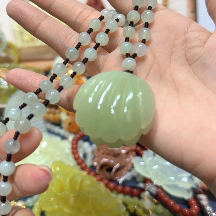 合金蛇纹石玉吊坠
