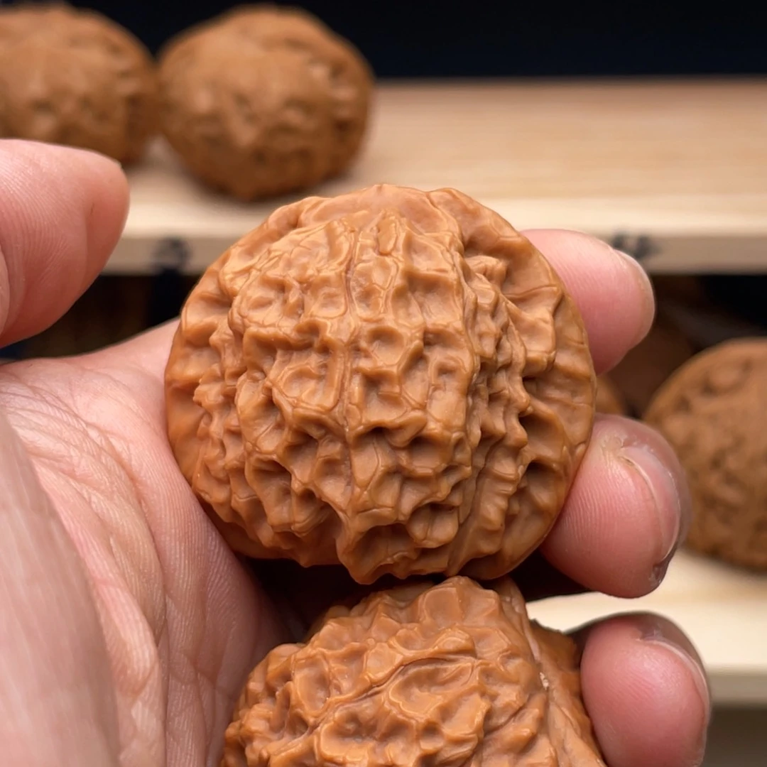 桃核把件重****达鱼鳞纹…焕