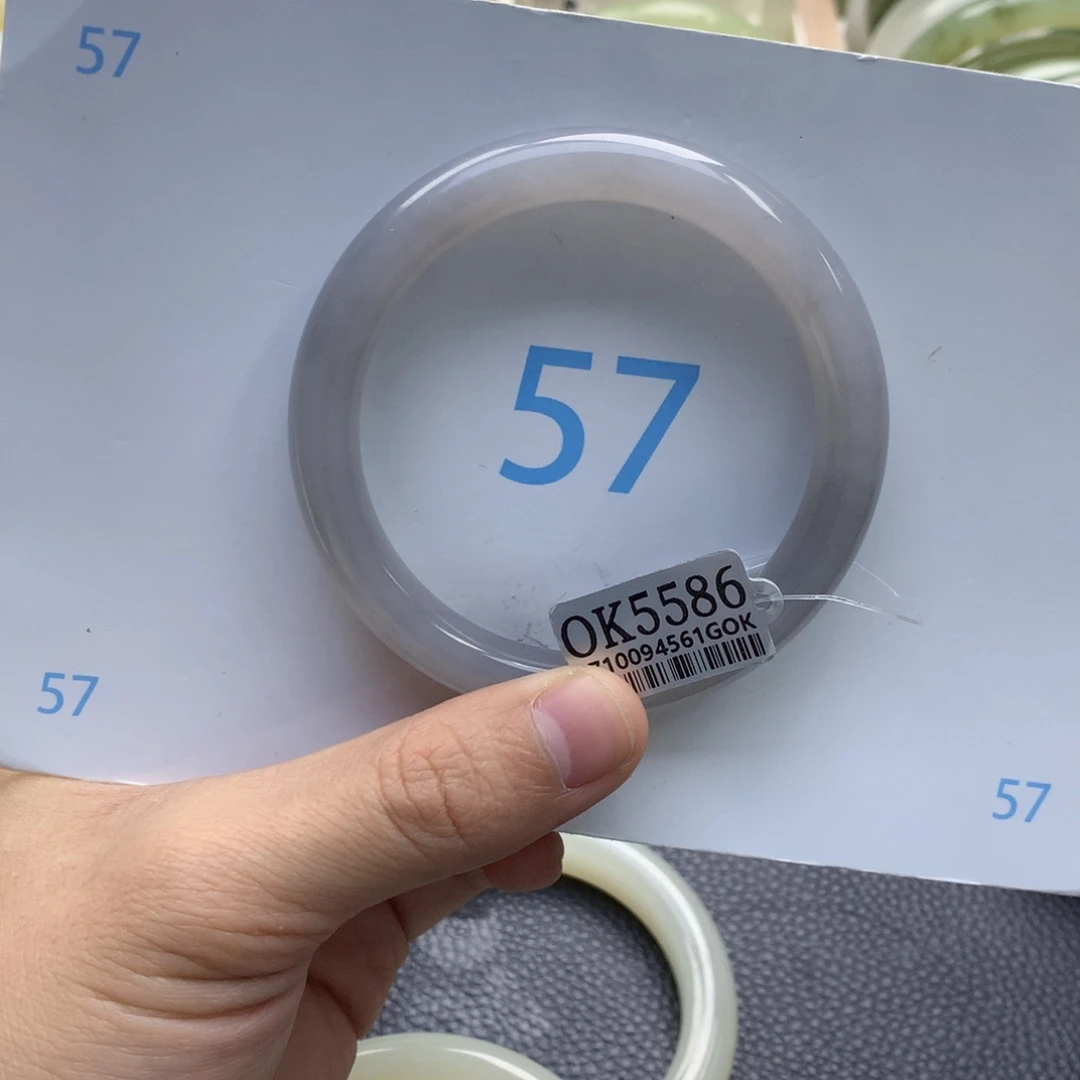 S****和田玉未镶嵌手镯