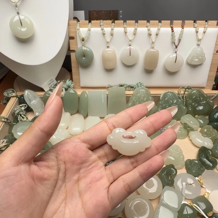 颈饰未镶嵌和田玉