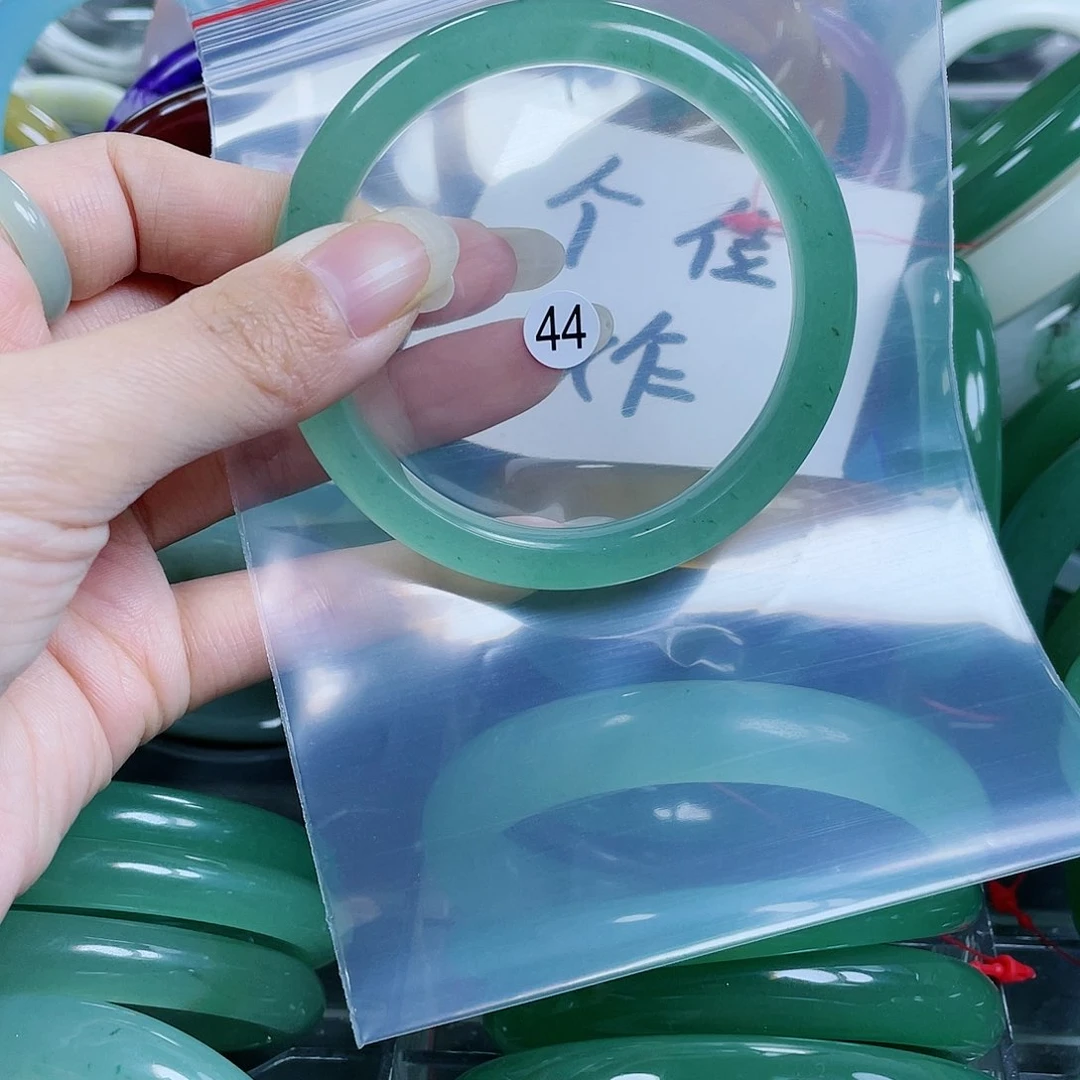 【闪购商品】石英质玉手镯未镶嵌58