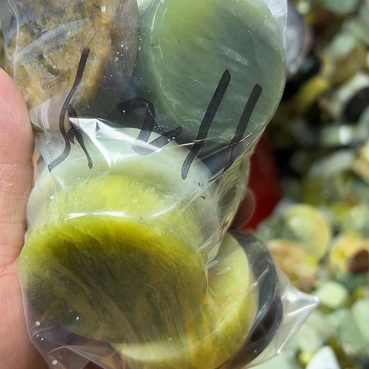蛇纹石玉未镶嵌鱼缸石，盆景石