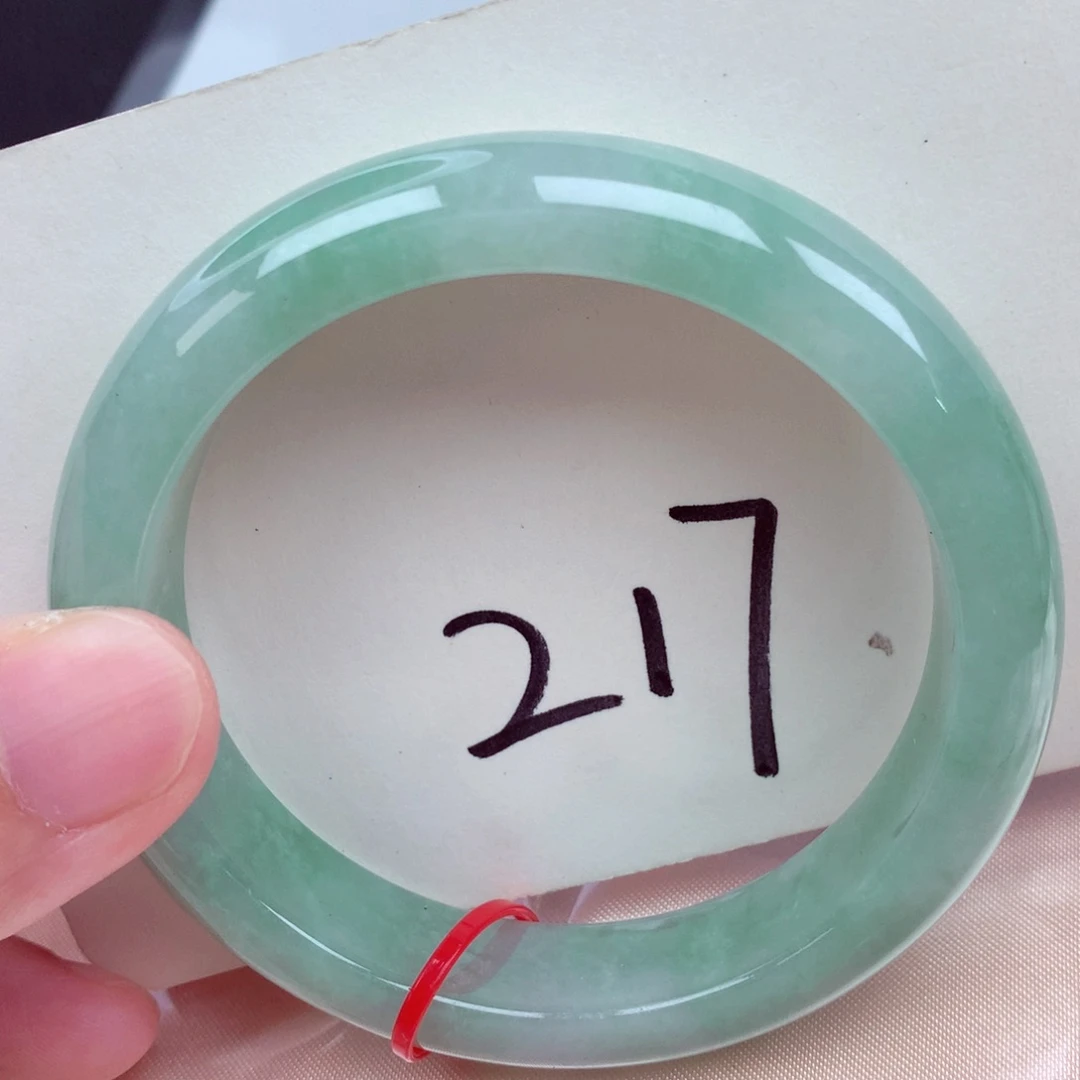 翡翠手镯未镶嵌翡翠