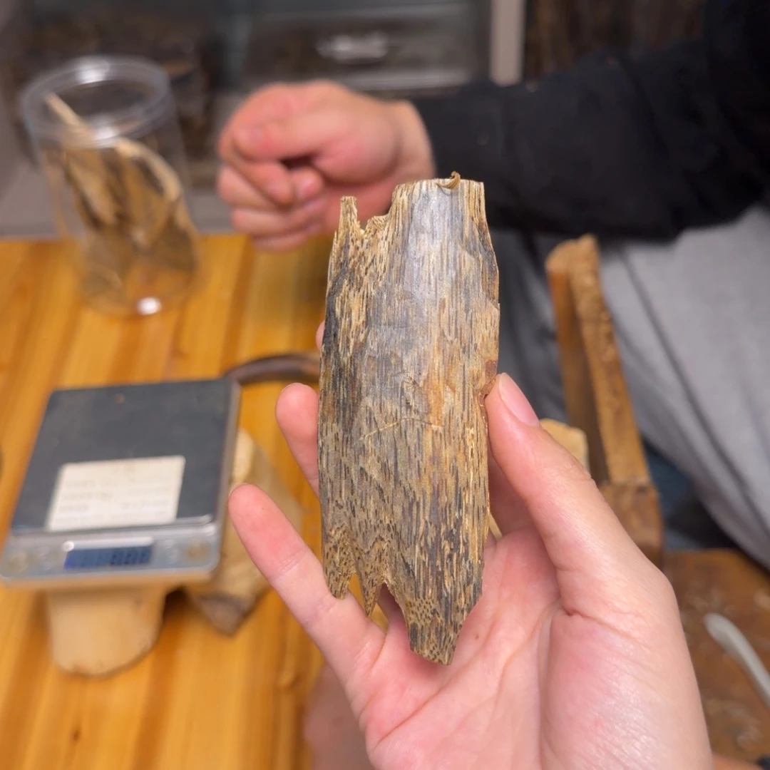 沉香碎屑沉香白棋块料18克