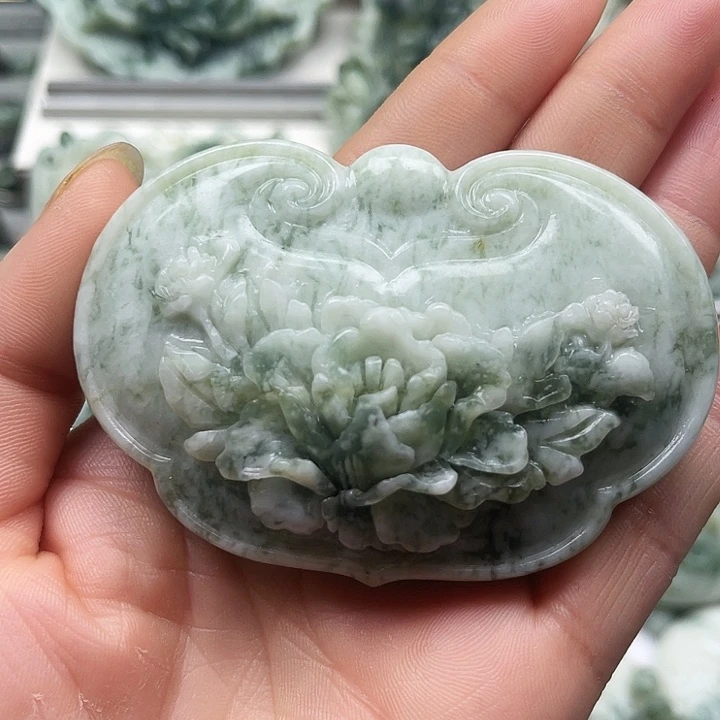 透闪石-蛇纹石玉颈饰未镶嵌用****3